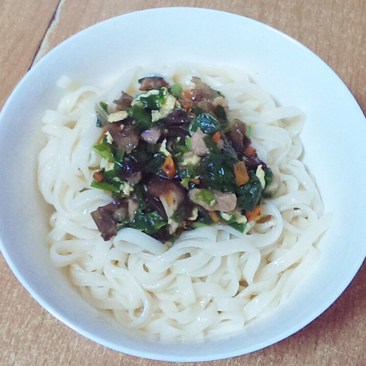 ニラとしいたけと豚肉のあんかけ麺